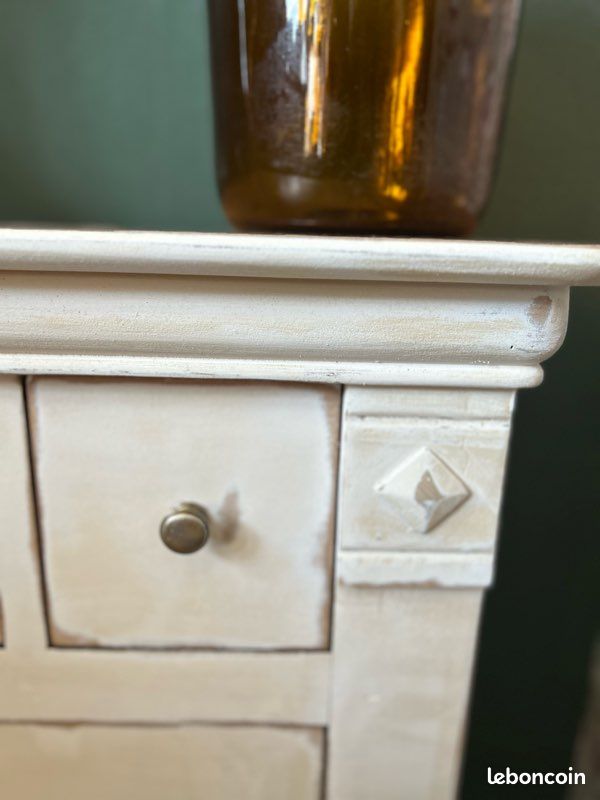 Petit meuble d’appoint en cannage, vue 3