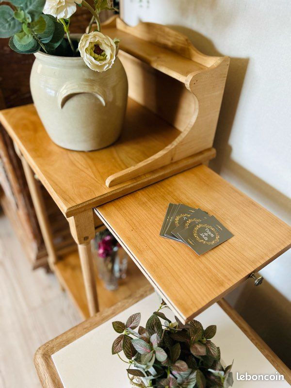 Petit meuble d’appoint restauré, vue 2