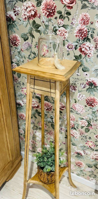 Piédestal sellette en bois, vue 2