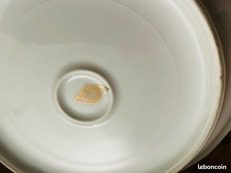Service de table en porcelaine française, vue 3