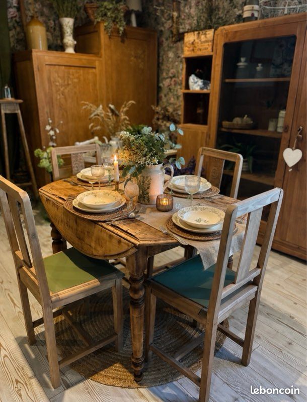 Table ronde ancienne en bois, vue 2